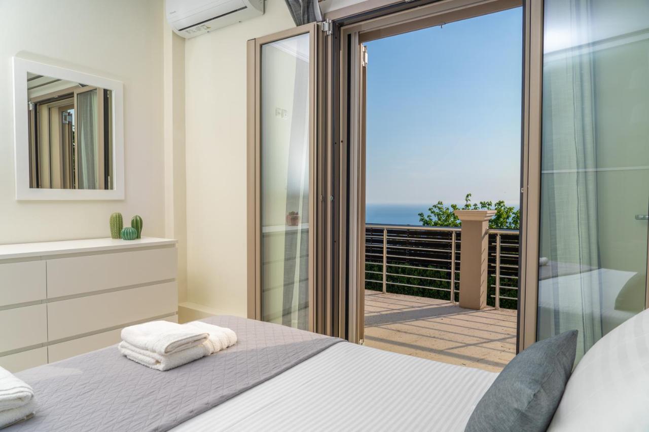 Lourdas Bay View Simotata Luaran gambar